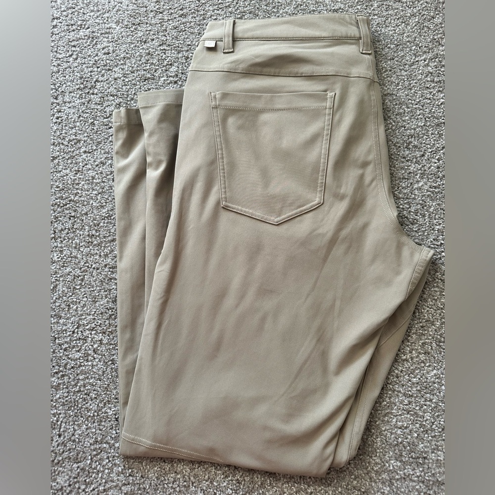 Lululemon Men’s ABC classic pant. Size 32.